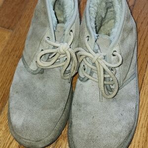 UGG Neumel chukka boots. Womens size 9